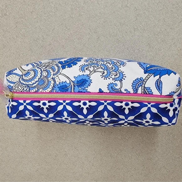 Estee Lauder Cosmetics Bag - Picture 3 of 5